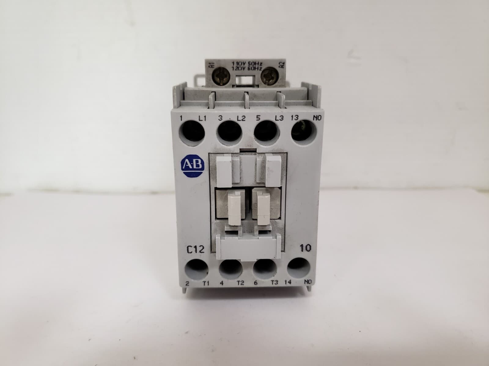 ALLEN BRADLEY 100-C12D10 CONTACTOR 12A 50/60HZ 110/120V SERIES A