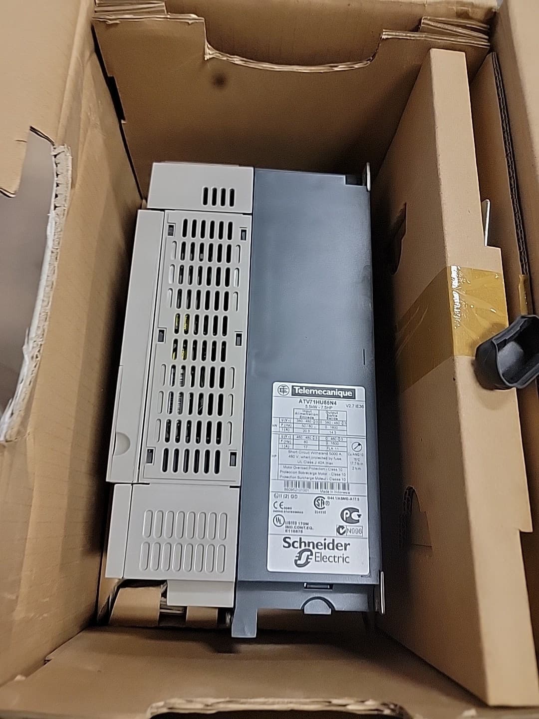 SCHNEIDER ELECTRIC ATV71HU55N4 DRIVE