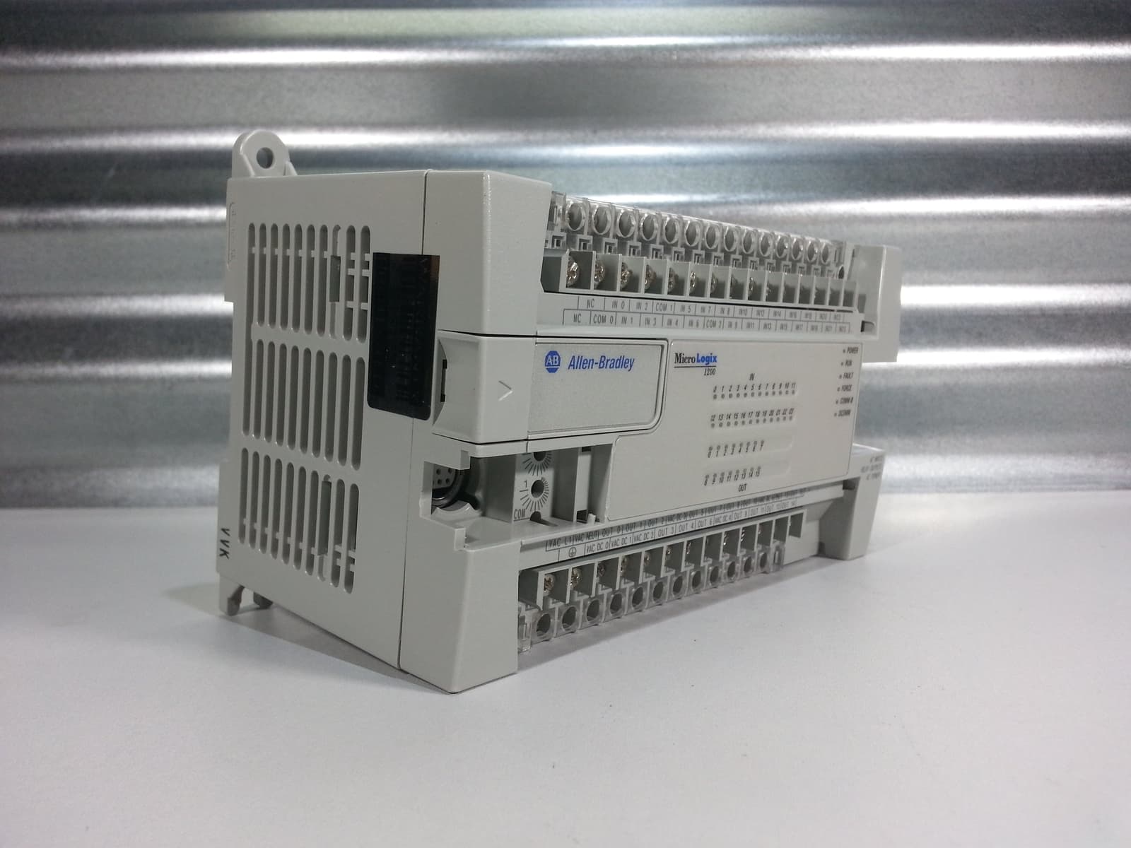 Allen Bradley 1762-L40AWA - New Surplus