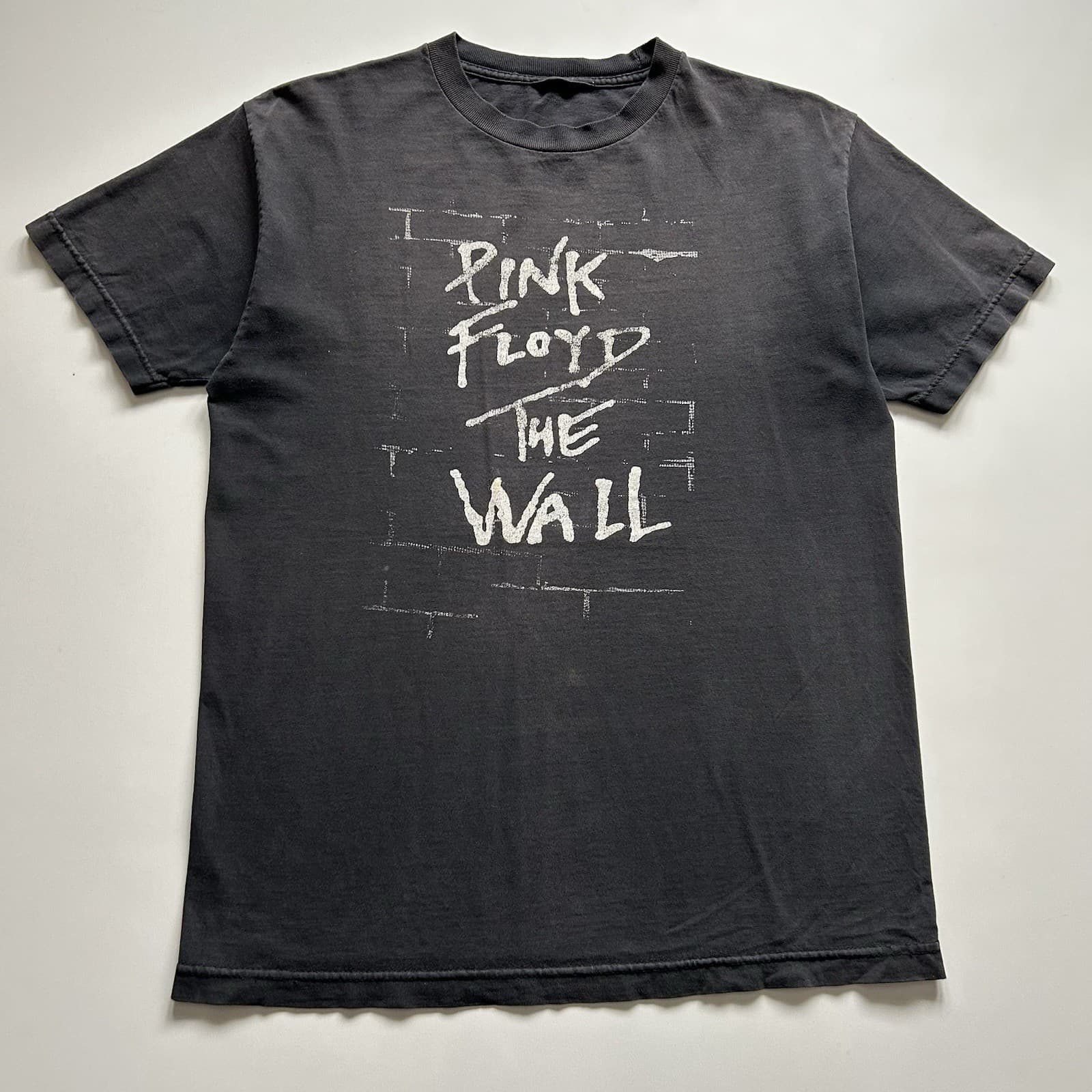 Vintage Pink Floyd The Wall T-Shirt Medi Band Tee Sun Faded Black Short Sleeve