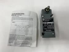 Allen-Bradley 802T-AP Oil Tight Plug In Spring Return Lever Compact Limit Switch