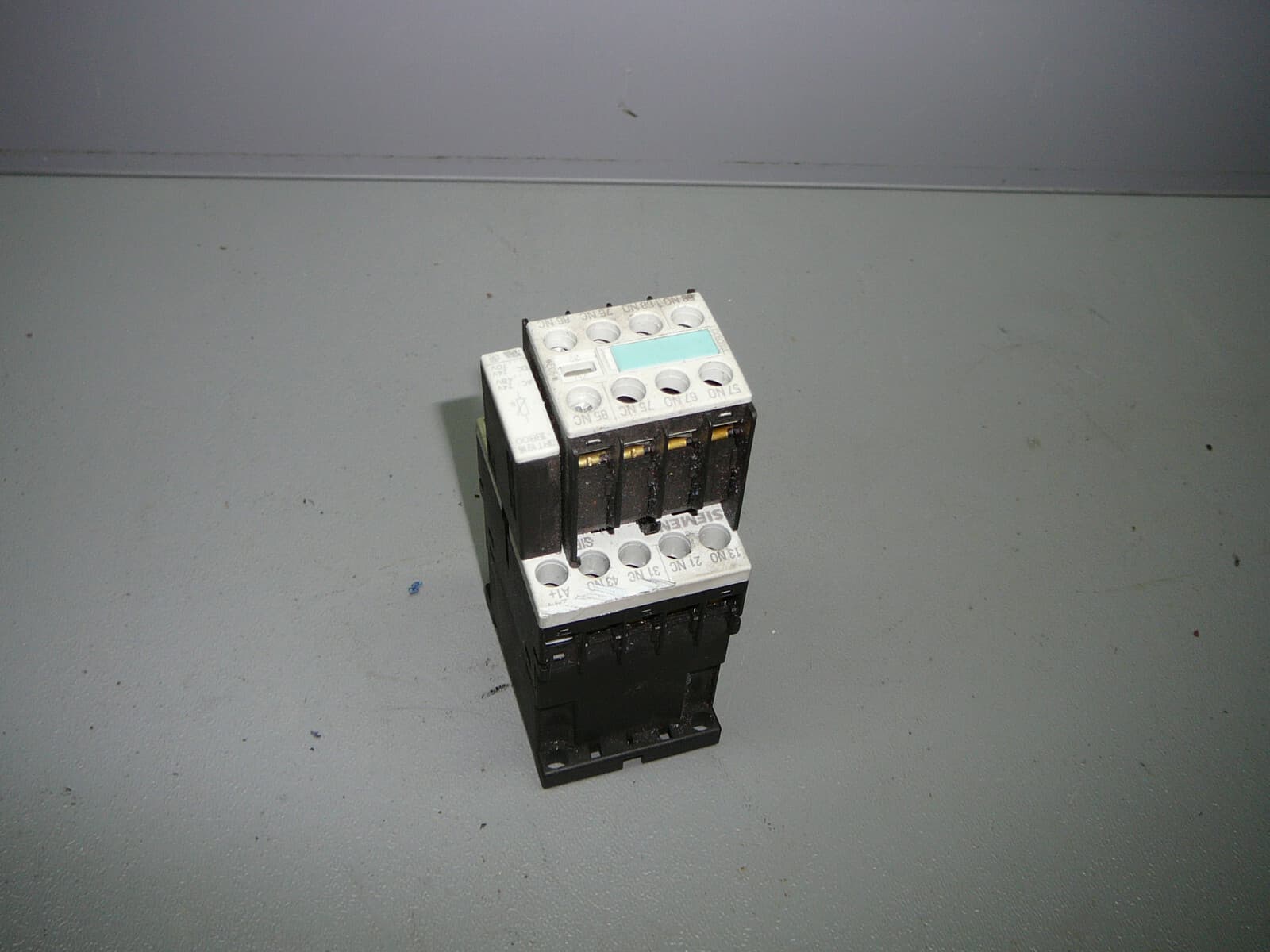 SIEMENS 3RH1911-1FC22 CONTACTOR WITH 3ZX1012-0RH11-1AA1 OVERLOAD RELAY