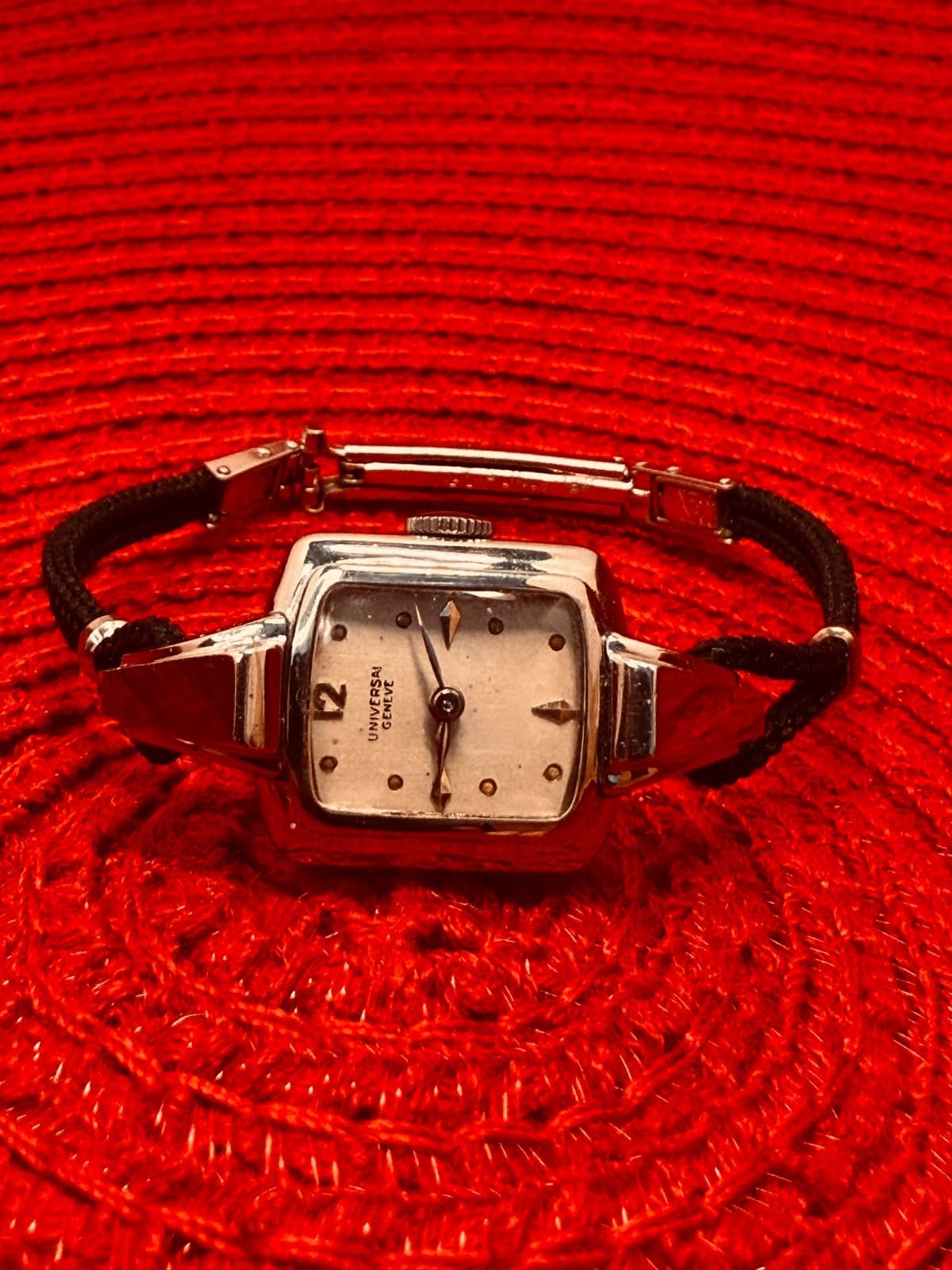 *New Price* Vintage Universal Geneve 17 mm Cal. 216 Gently Worn Freshly serviced