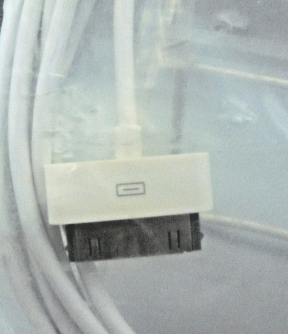 30-PIN CONNECTOR CHARGING CABLE 9.8FT ( OLDER I-PAD I-PHONE I-POD )-99
