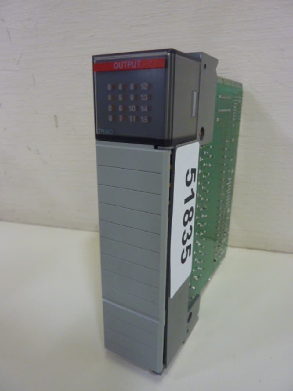 ALLEN BRADLEY Output Module 1746-OA16 SER C Scratch & Dent #51835