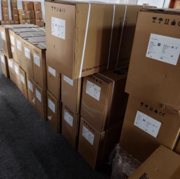 Allen-Bradley Brand new original cable  2090-CPWM4DF-10AF30  UPS fast delivery