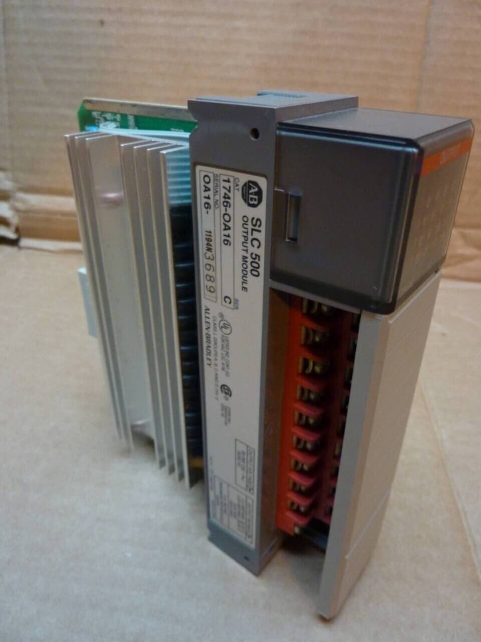 ALLEN BRADLEY Output Module 1746-OA16 SER C Used #25317