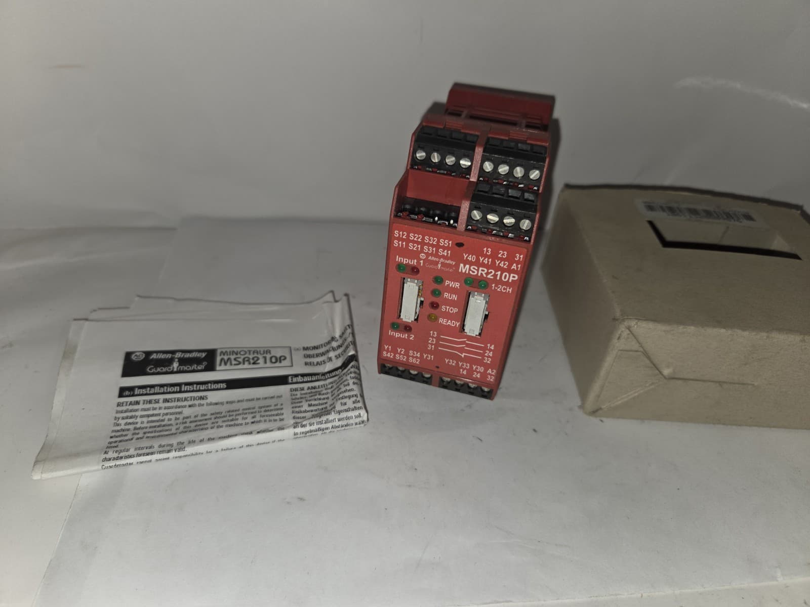 NEW GENUINE ALLEN-BRADLEY GUARD MASTER 440R-H23176 SER A, MSR210P SAFETY RELAY