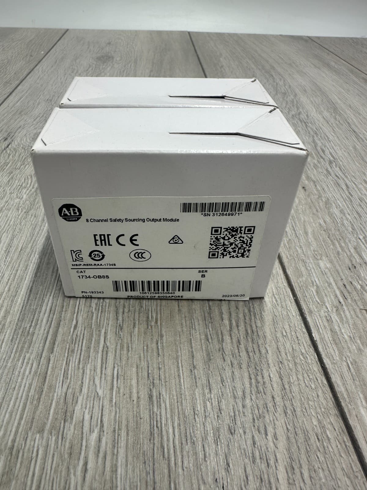 Allen Bradley 1734-OB8S Guardmaster POINT Guard I/O